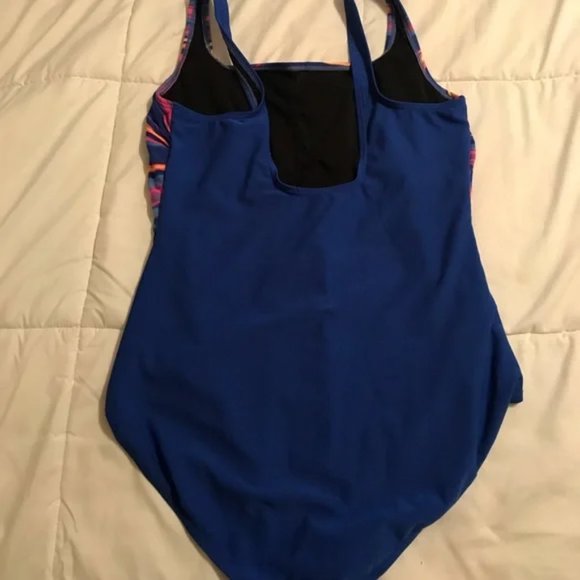 TYR Tank Style Swimsuit - Picture 3 of 5